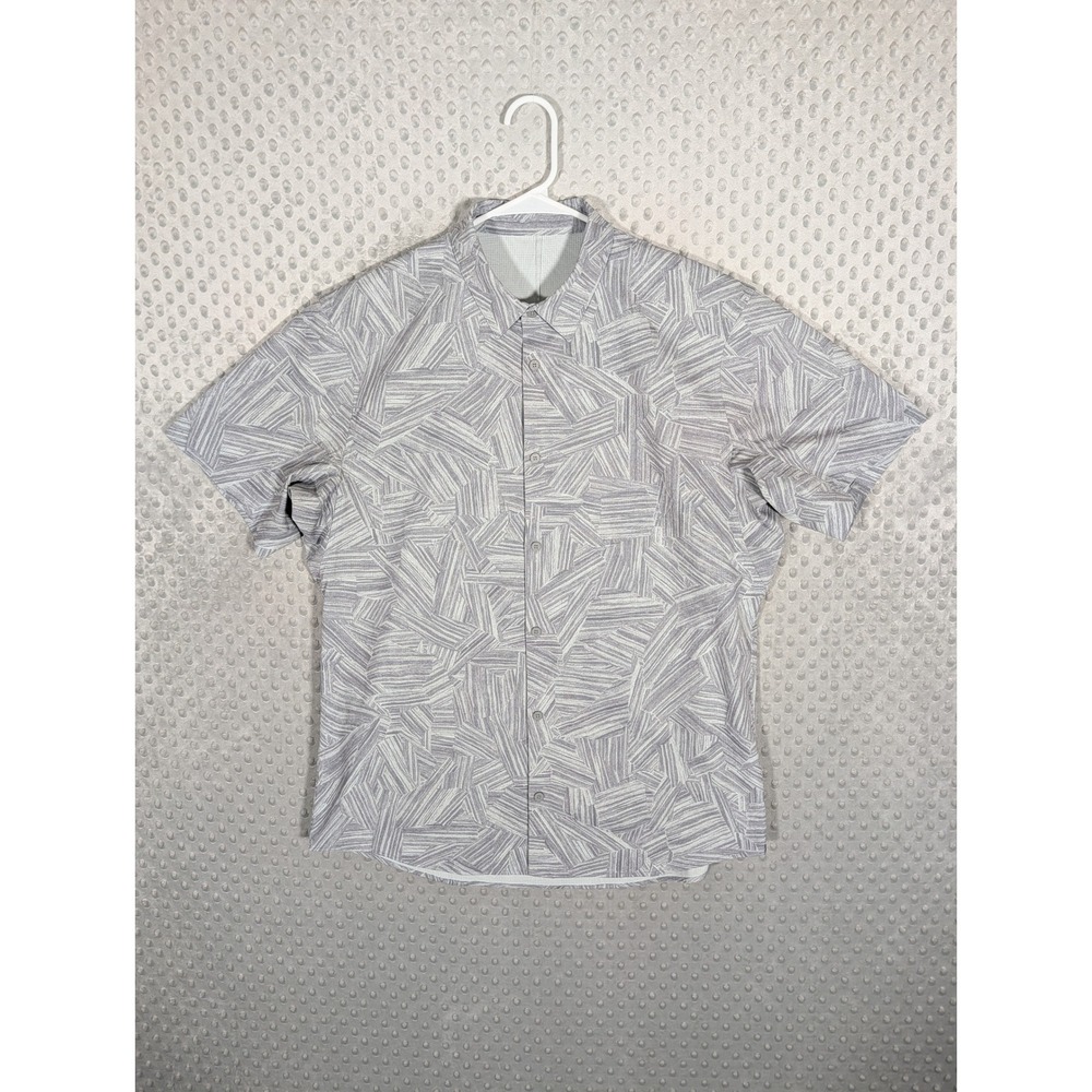 Lululemon Mens Airing Easy Short Sleeve Button Down Shirt XL Geometric